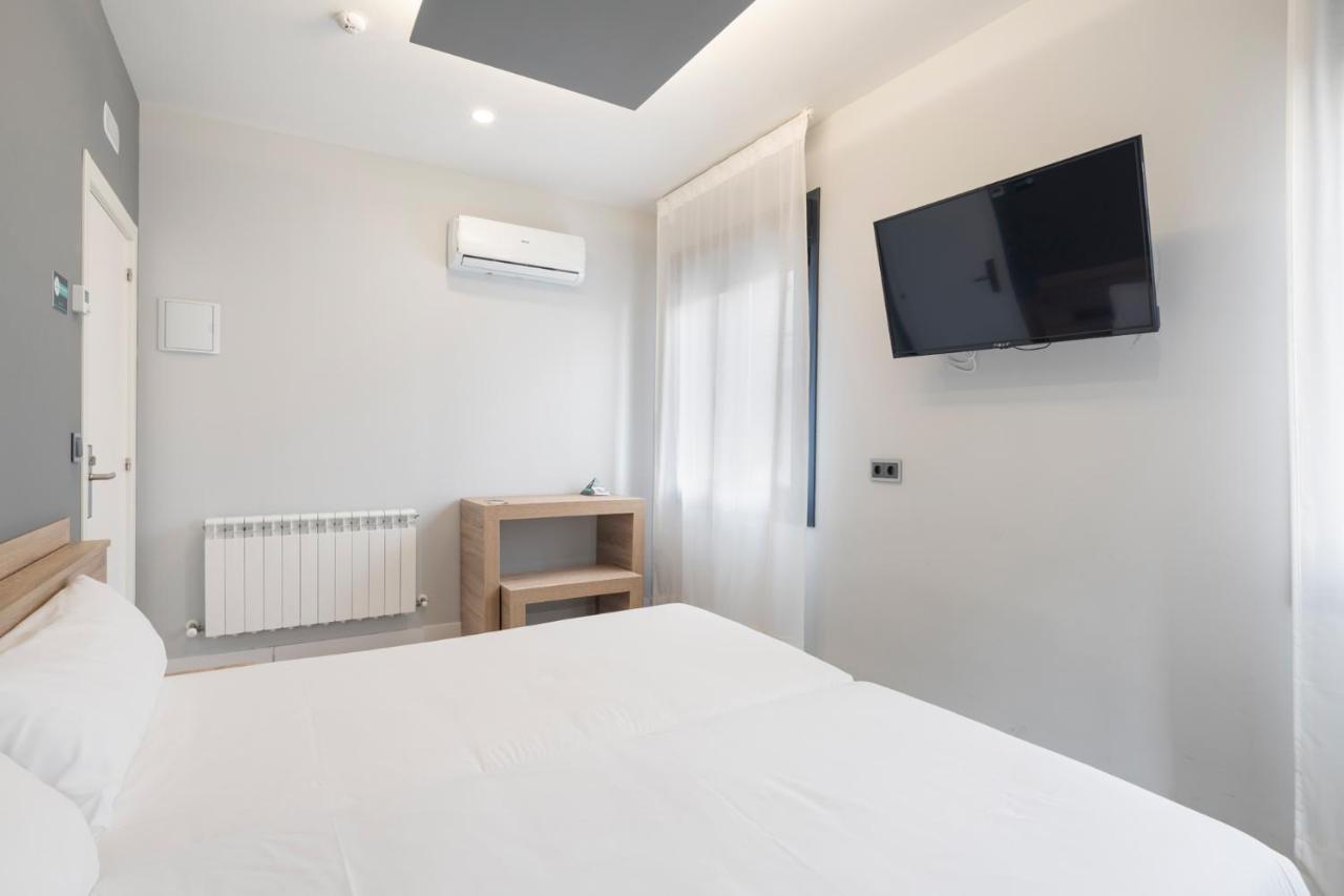 Albergue Alda Pilgrim Понферада Екстериор снимка